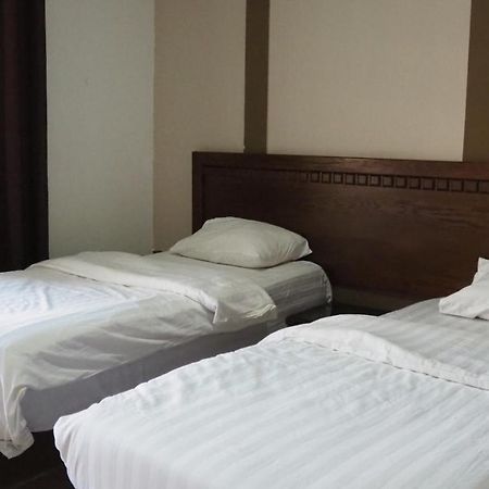 Al Fawanes Hotel Apartments Amman Buitenkant foto