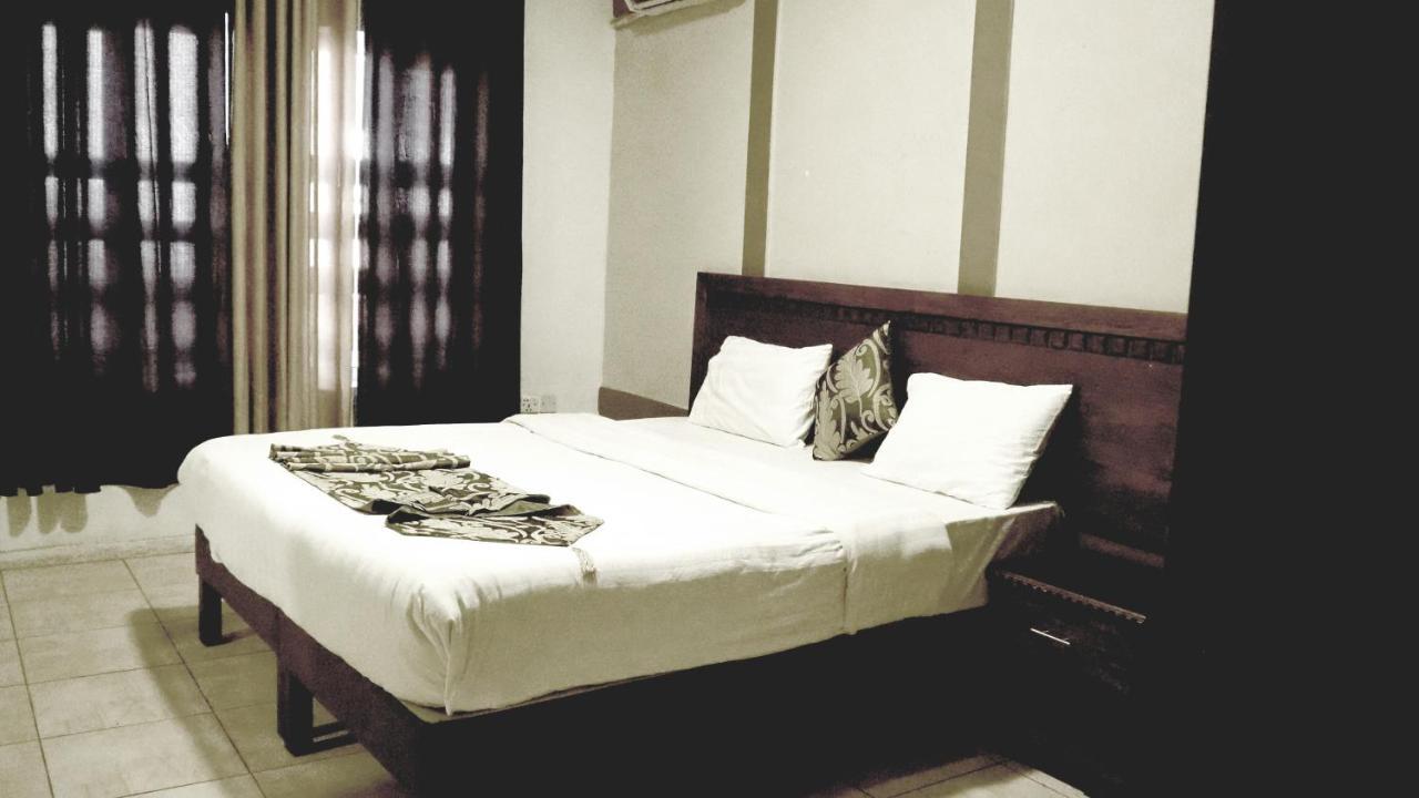 Al Fawanes Hotel Apartments Amman Buitenkant foto
