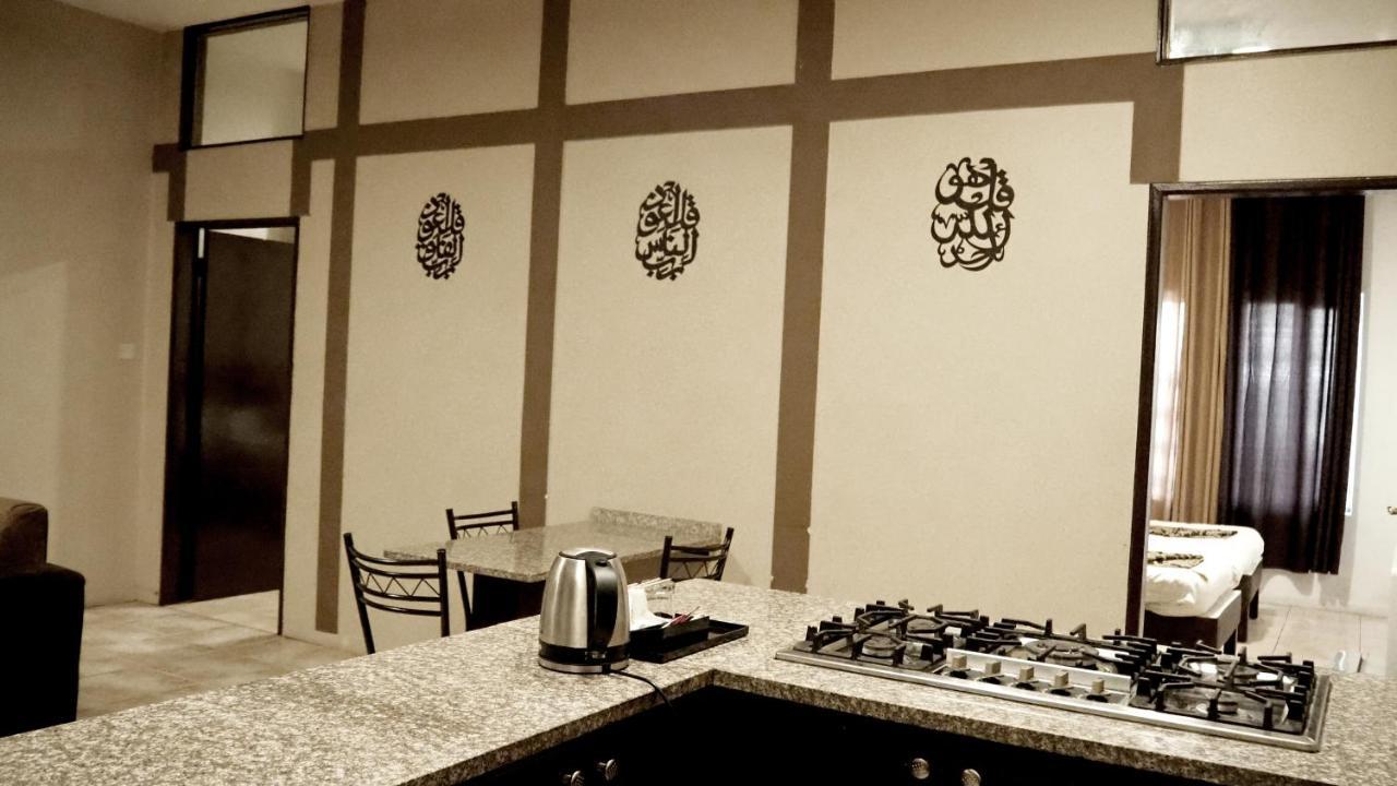 Al Fawanes Hotel Apartments Amman Buitenkant foto
