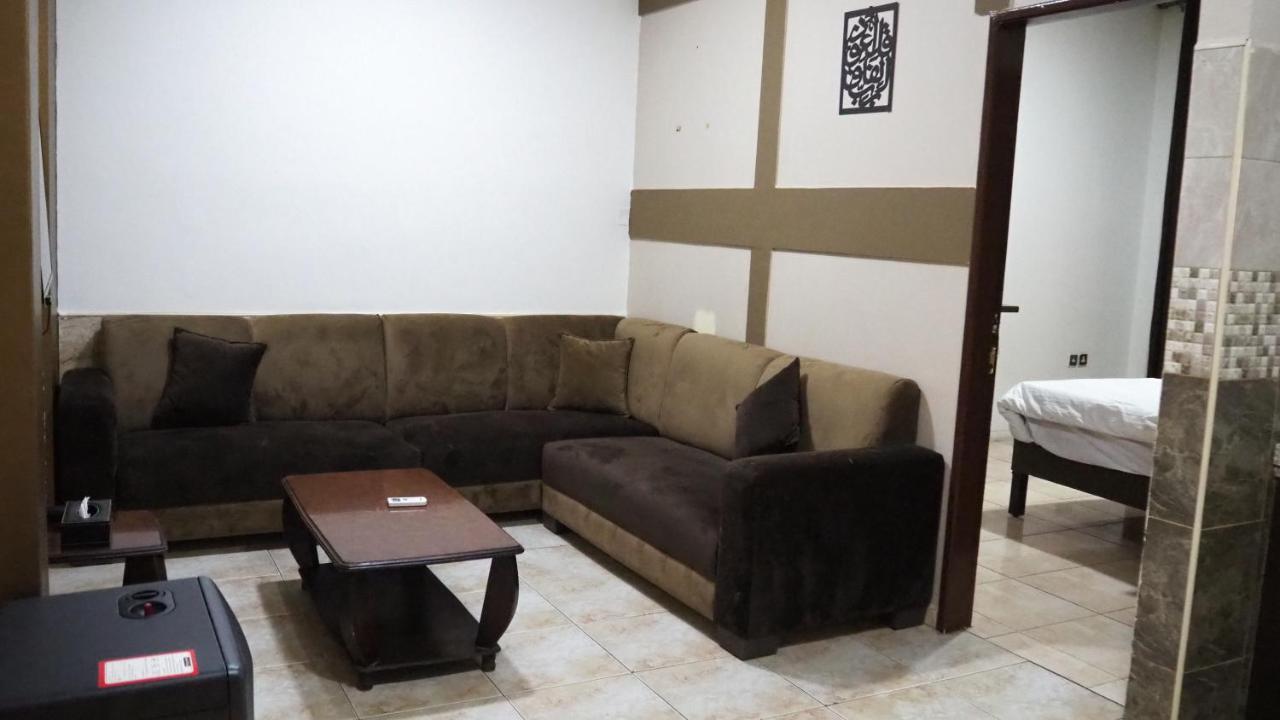 Al Fawanes Hotel Apartments Amman Buitenkant foto