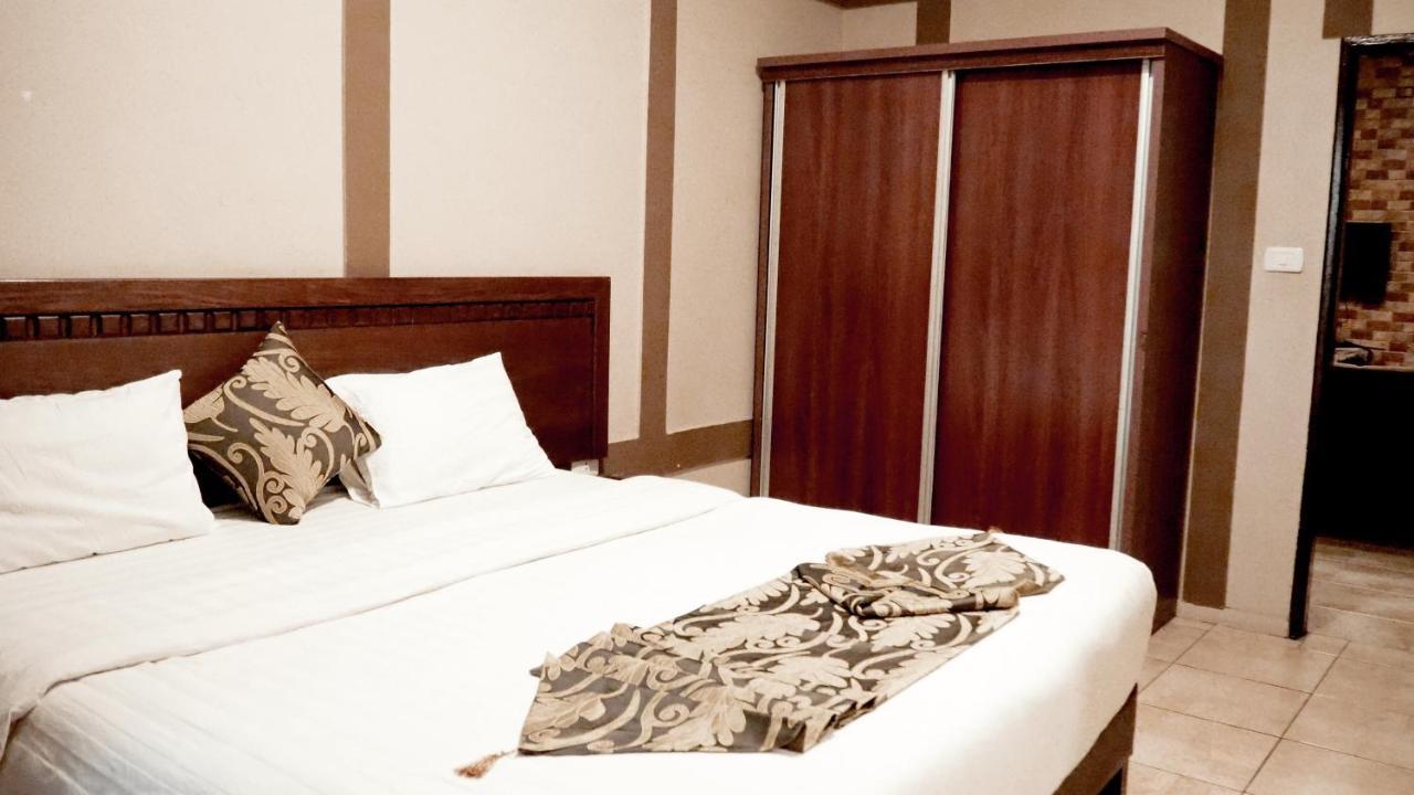 Al Fawanes Hotel Apartments Amman Buitenkant foto