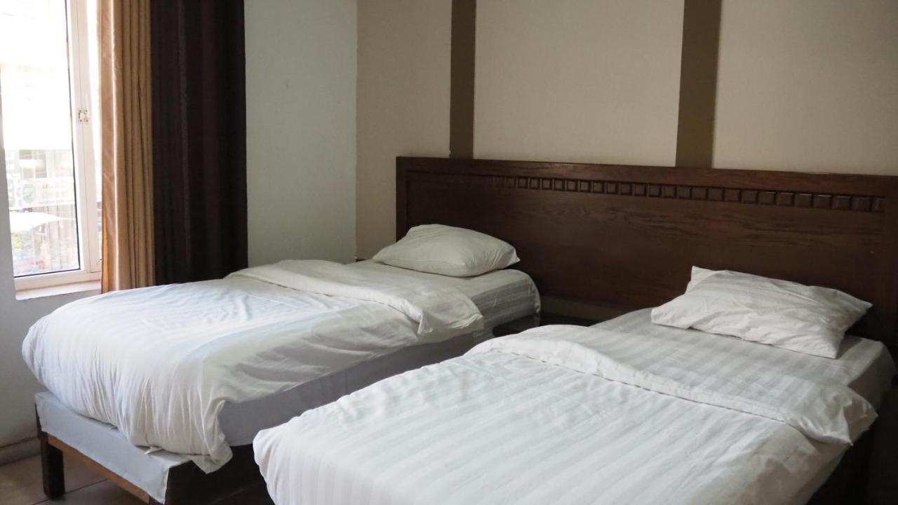 Al Fawanes Hotel Apartments Amman Buitenkant foto
