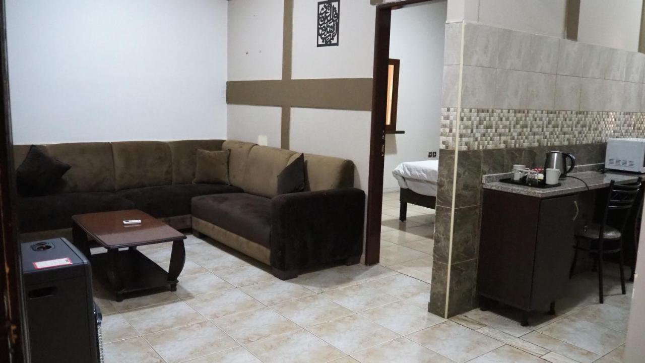 Al Fawanes Hotel Apartments Amman Buitenkant foto