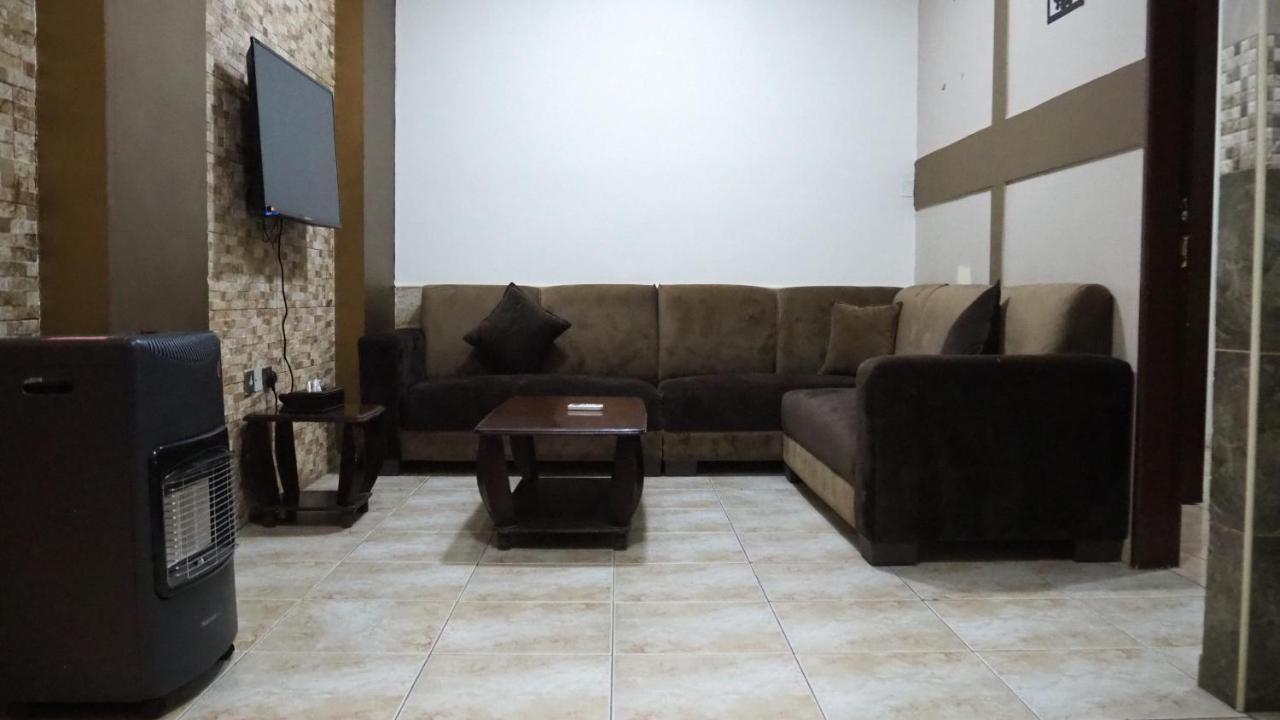 Al Fawanes Hotel Apartments Amman Buitenkant foto