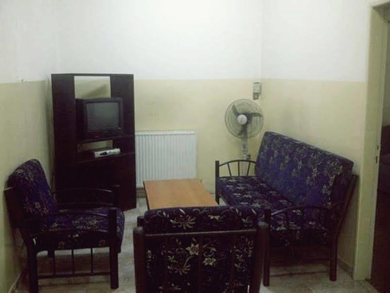 Al Fawanes Hotel Apartments Amman Buitenkant foto