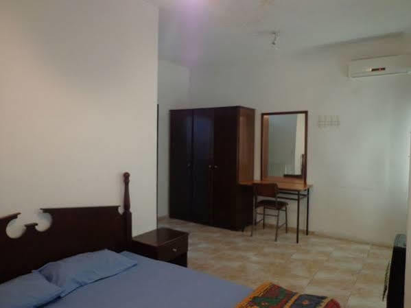 Al Fawanes Hotel Apartments Amman Buitenkant foto